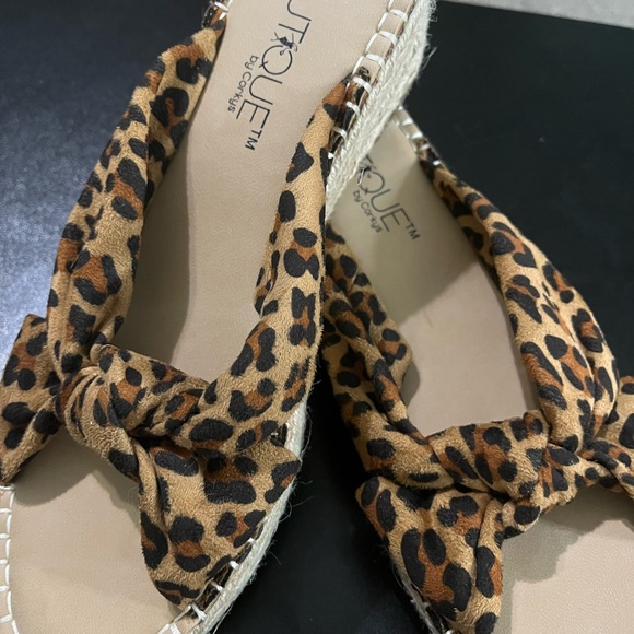 Sandles - Picture 1 of 3